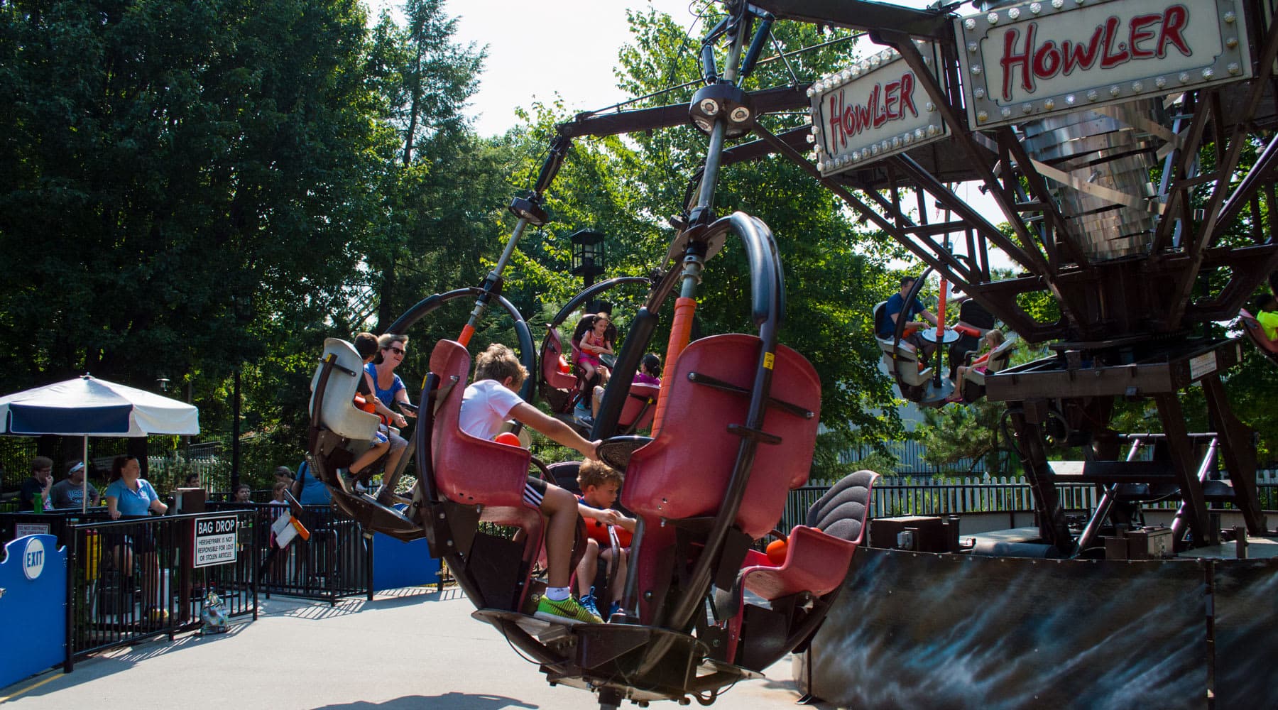 People riding The Howler Ride at Hersheypark