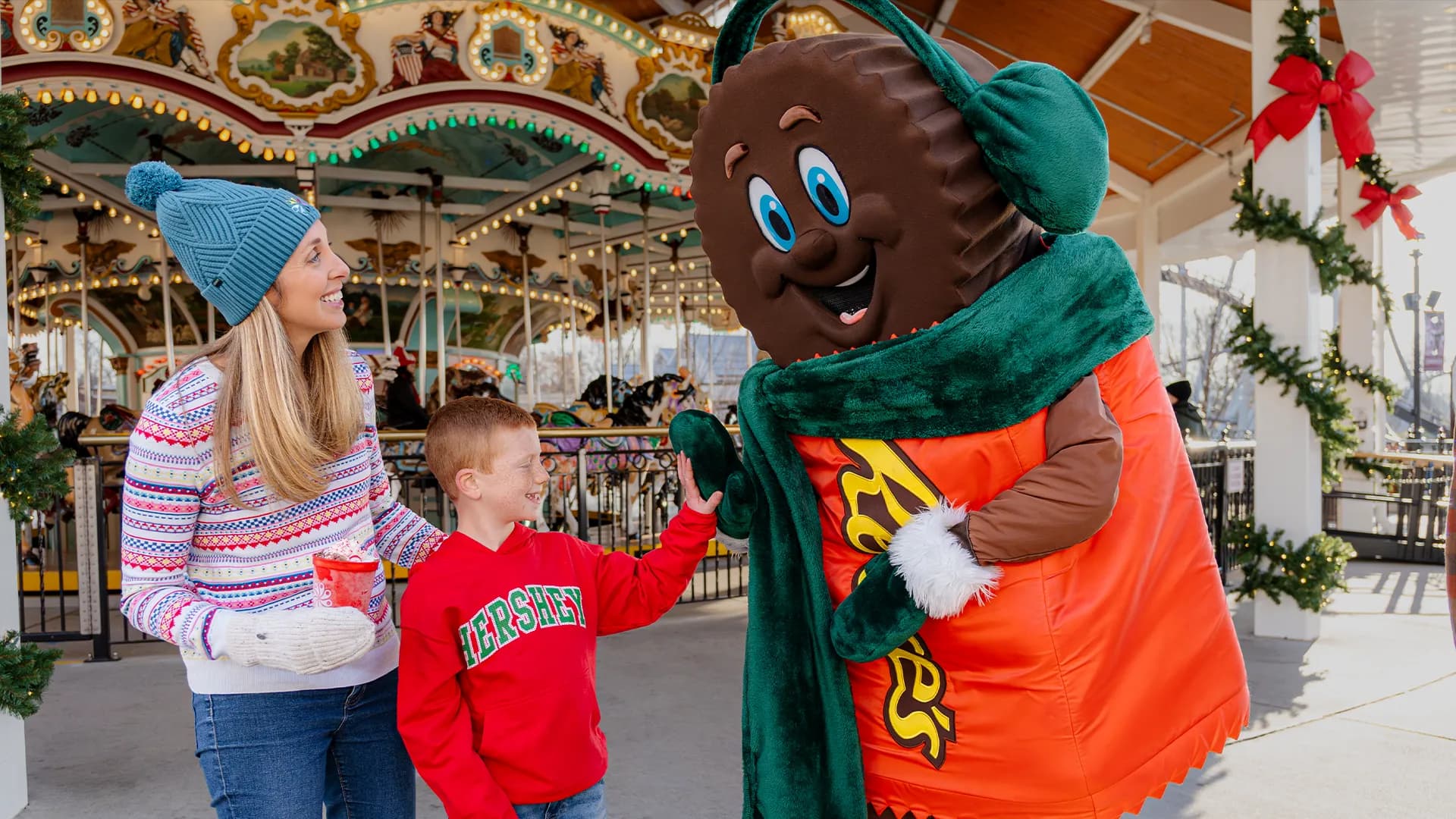 mom child and reeses at hersheypark