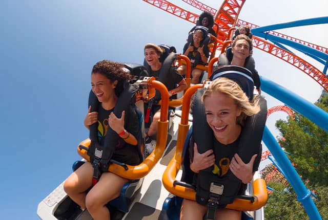 guests riding fahrenheit at hersheypark
