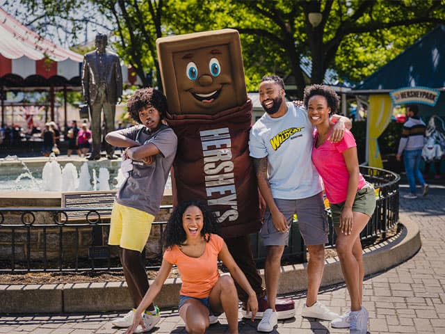 family smiling hershey bar character hersheypark